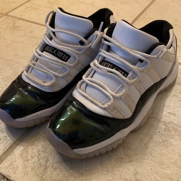 Jordan 11’s low top size 5.5y - Picture 3 of 12